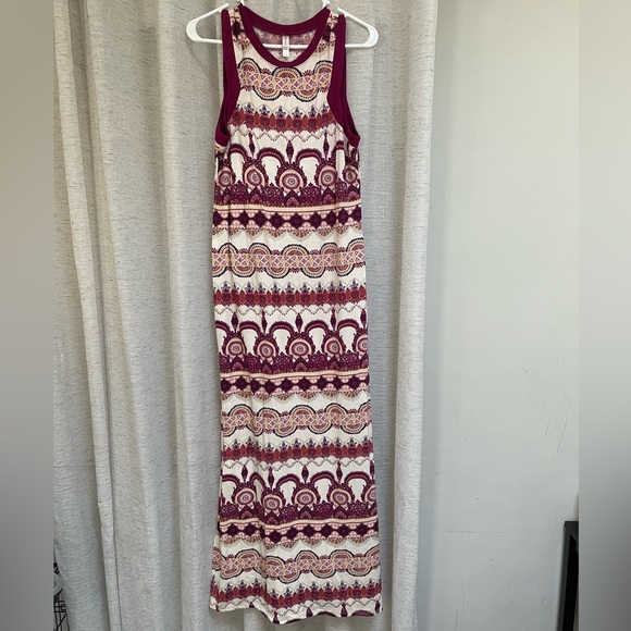 Cream Maxi dress with dark pink details. Slit detail on bottom - Picture 1 of 4